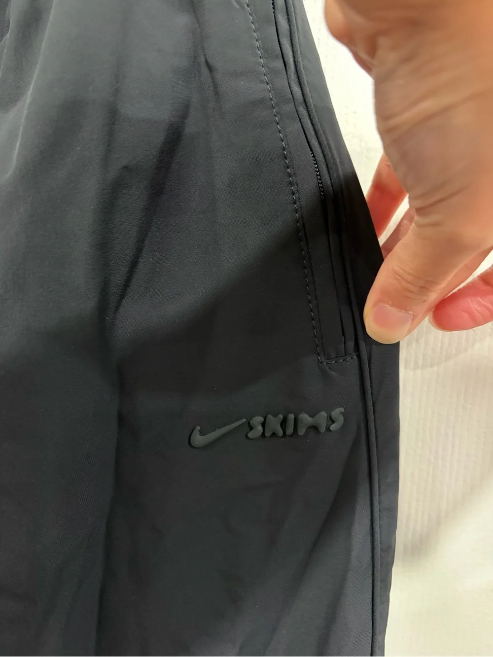 SKIMS NIKE NWT Woven Nylon Pants in OBSIDIAN SZ XS - Picture 7 of 10